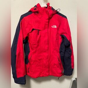 The Northface Women’s Hyvent Small Hooded Jacket Red
